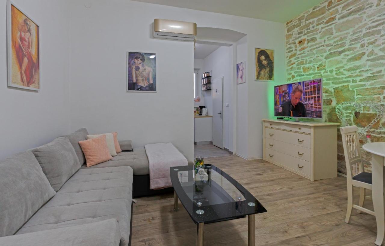 Rich Apartment Pula Zewnętrze zdjęcie